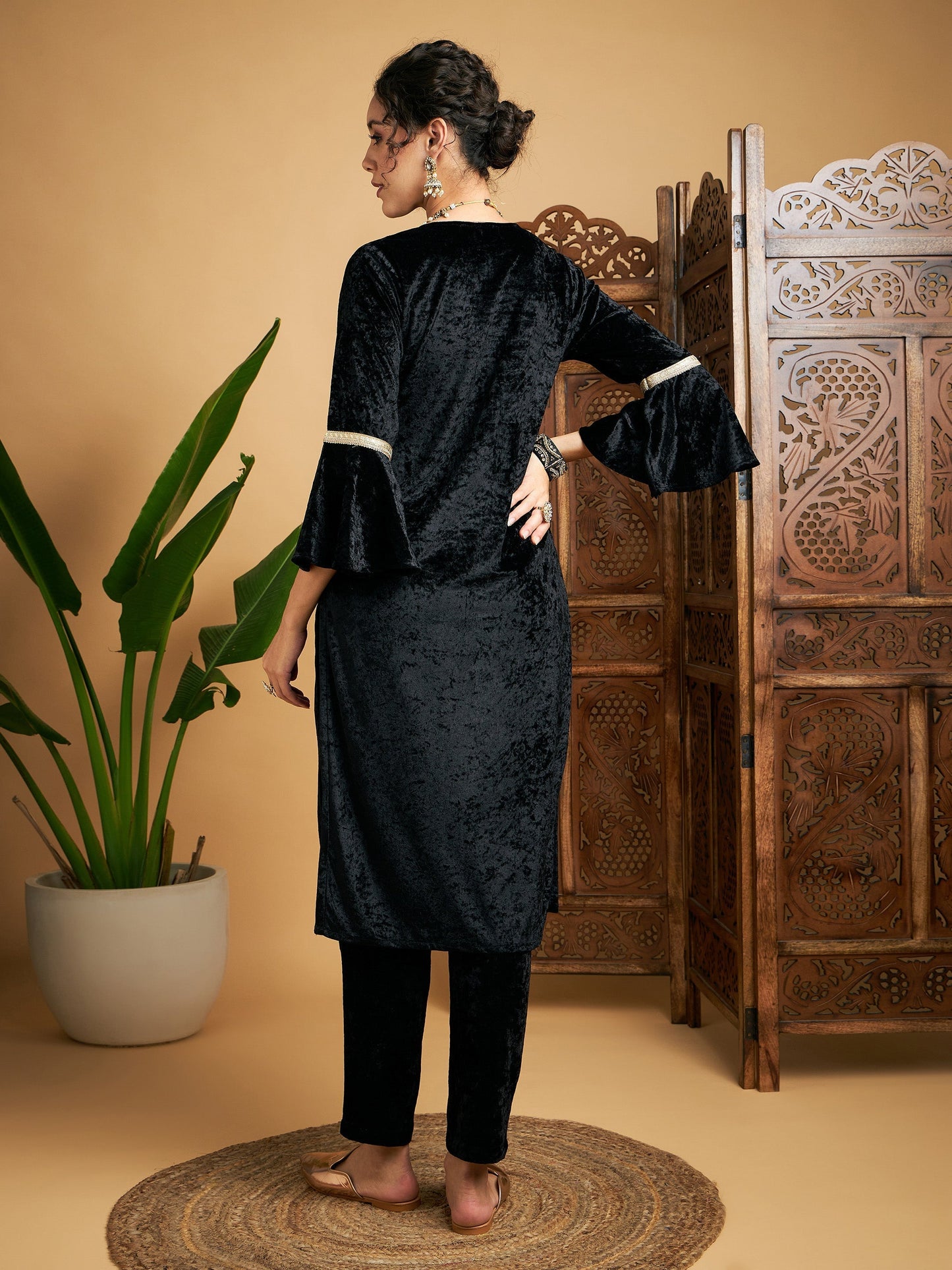 Women Black Velvet Zari Embroidered Kurta