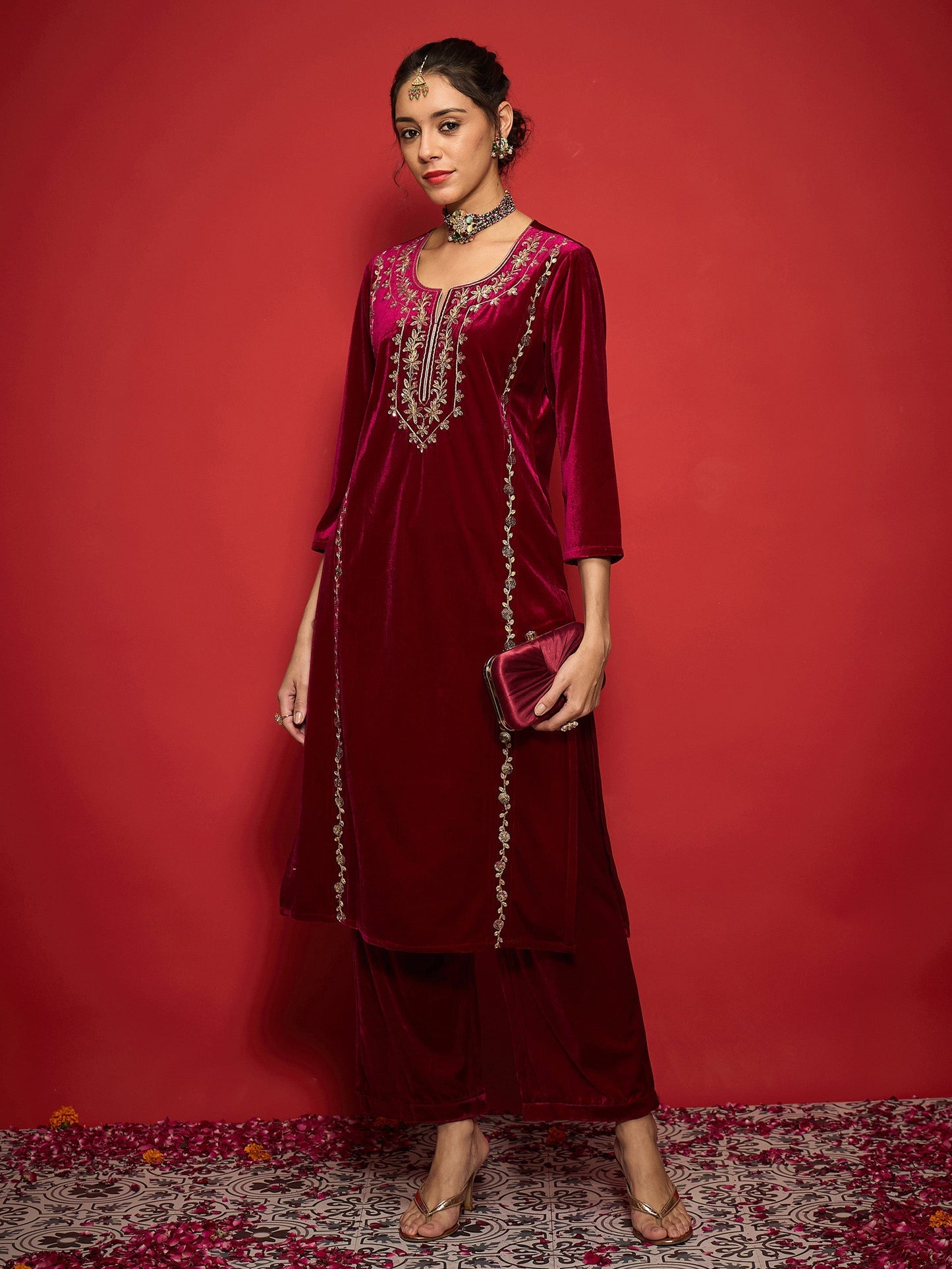 Women Fuchsia Velvet Embroidered Round Neck Kurta With Straight Pants
