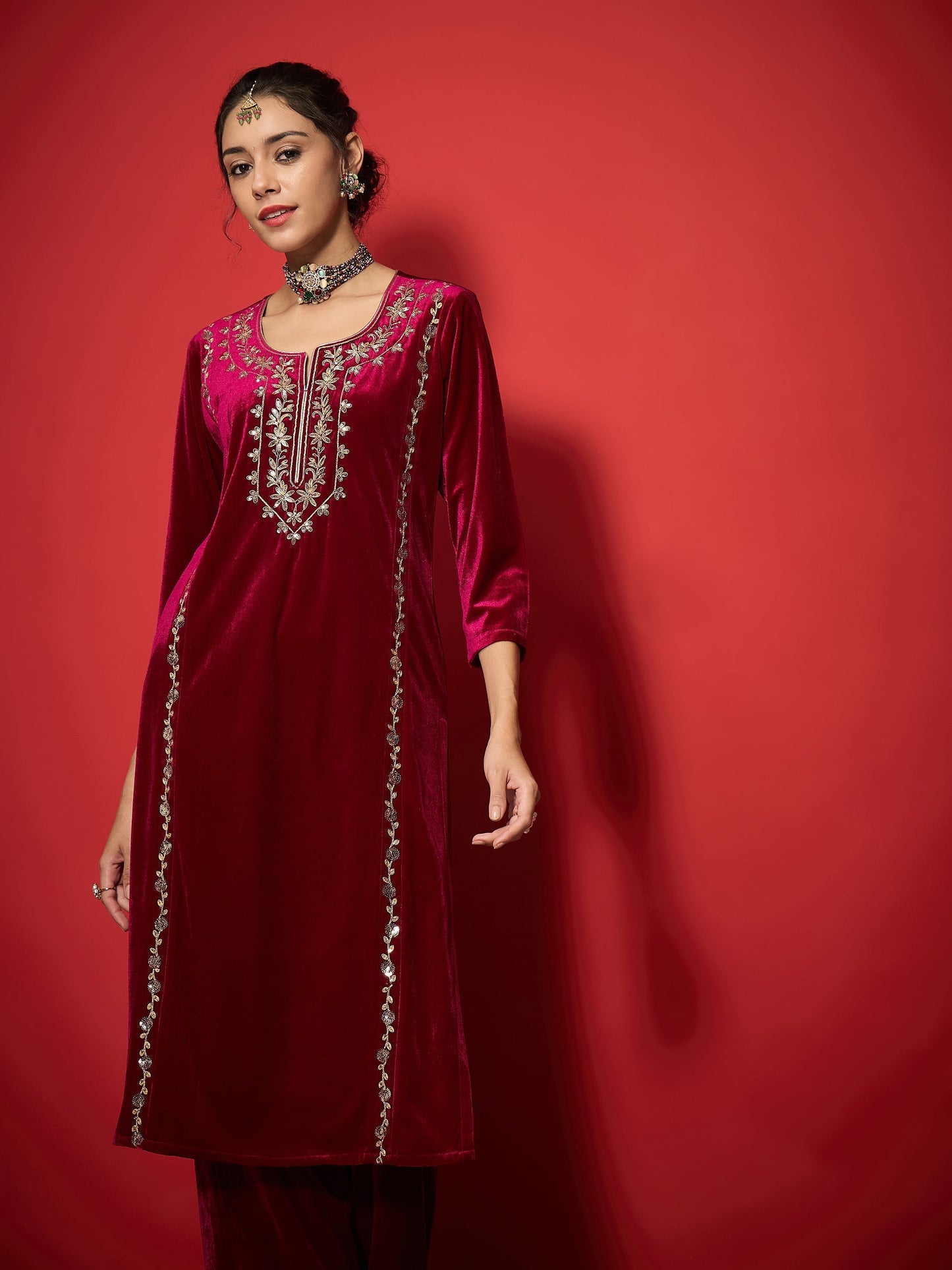 Women Fuchsia Velvet Embroidered Round Neck Kurta With Straight Pants